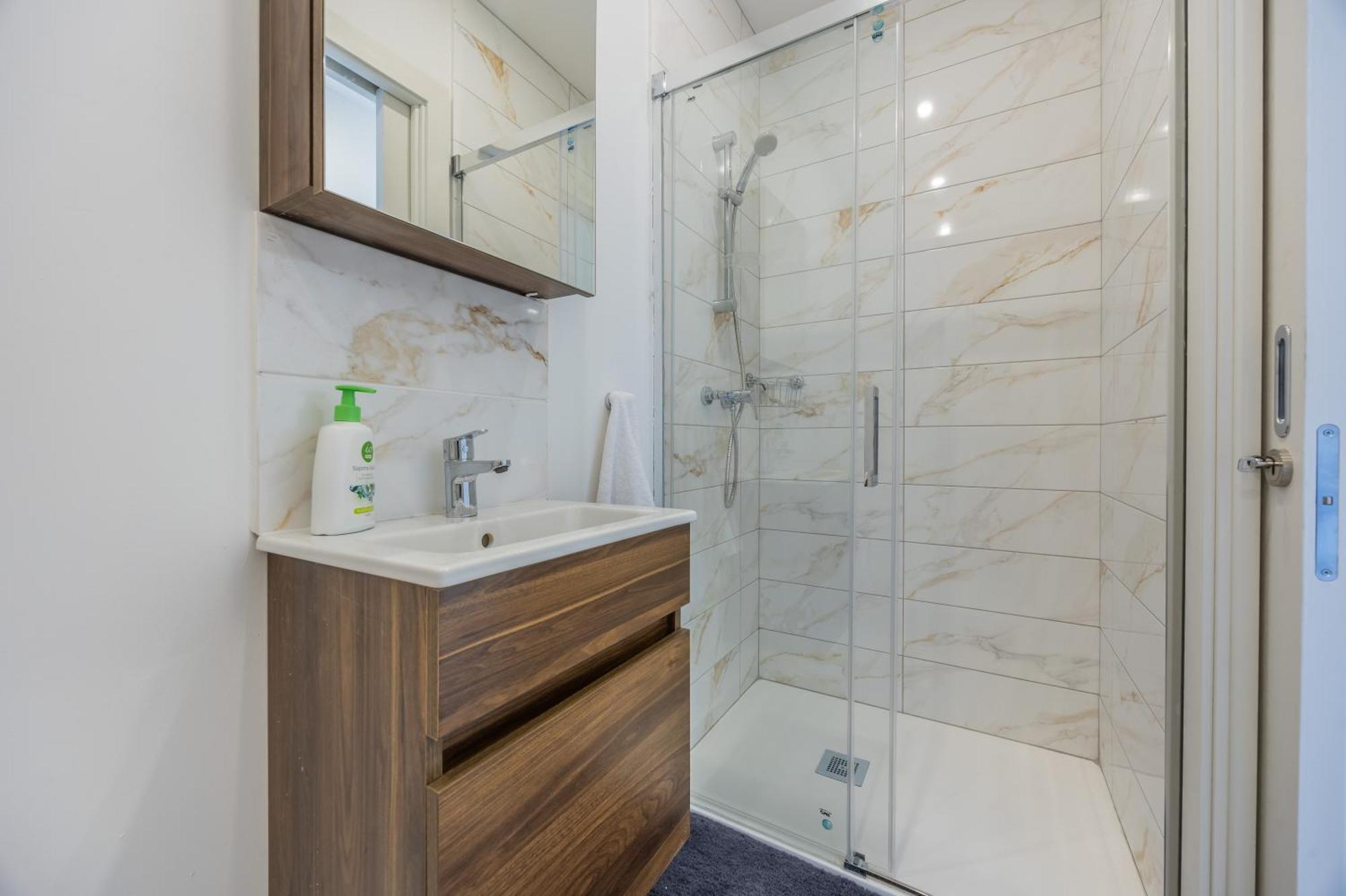 Sleek & Stylish 2Br Accommodation With Large Private Terrace - Close To Saint Julian'S & Tigne Shopping Mall Sliema Exterior foto