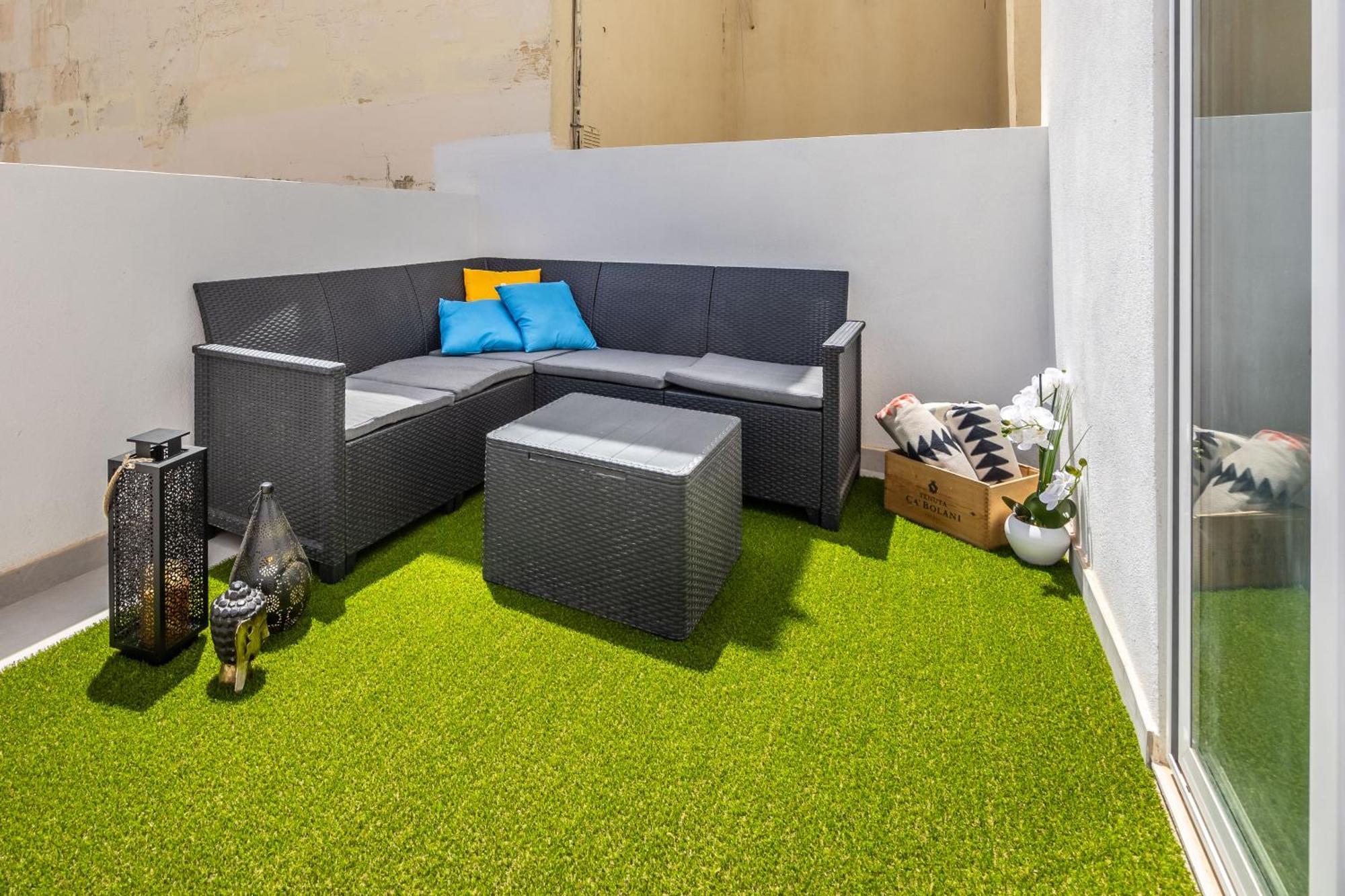 Sleek & Stylish 2Br Accommodation With Large Private Terrace - Close To Saint Julian'S & Tigne Shopping Mall Sliema Exterior foto
