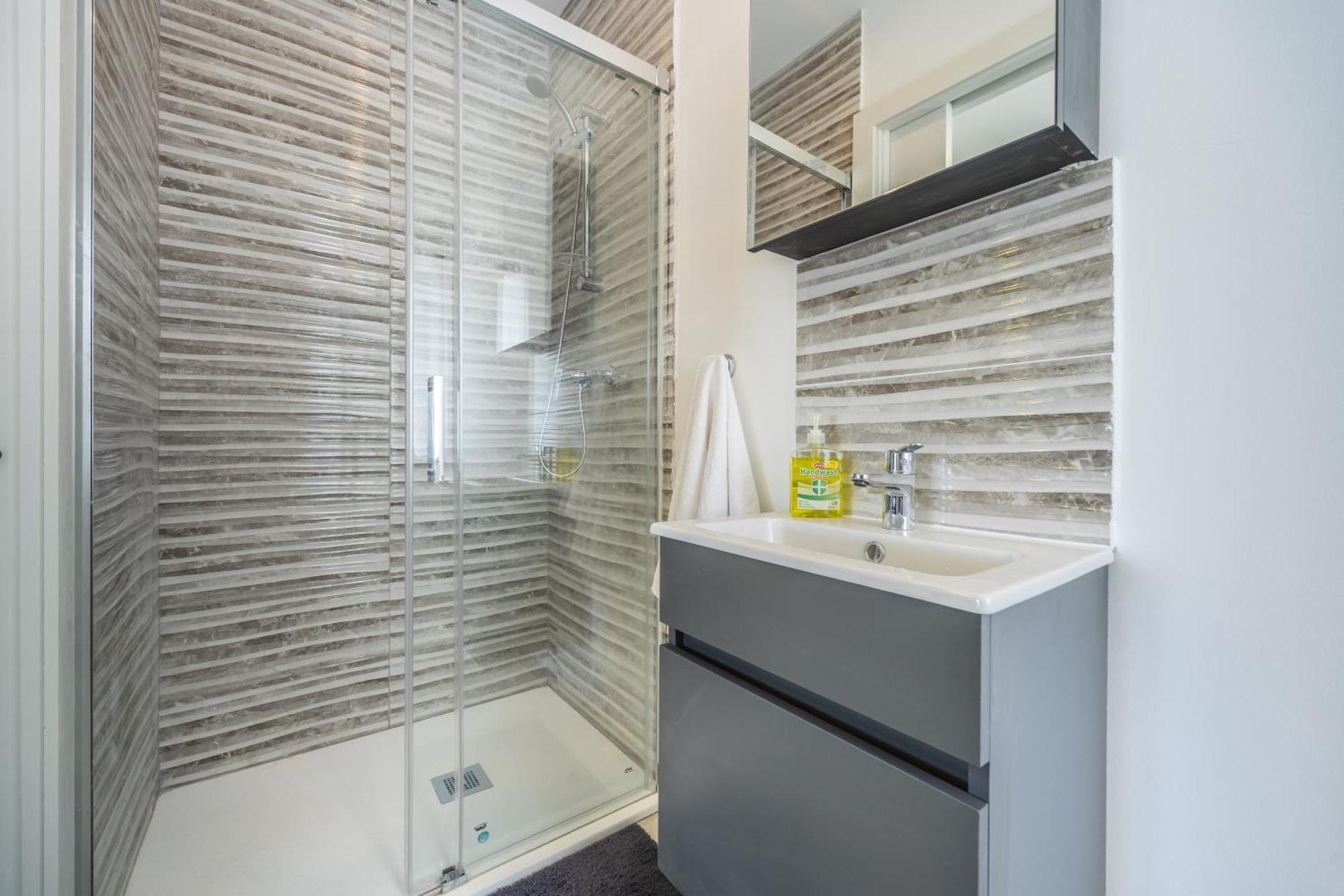 Sleek & Stylish 2Br Accommodation With Large Private Terrace - Close To Saint Julian'S & Tigne Shopping Mall Sliema Exterior foto
