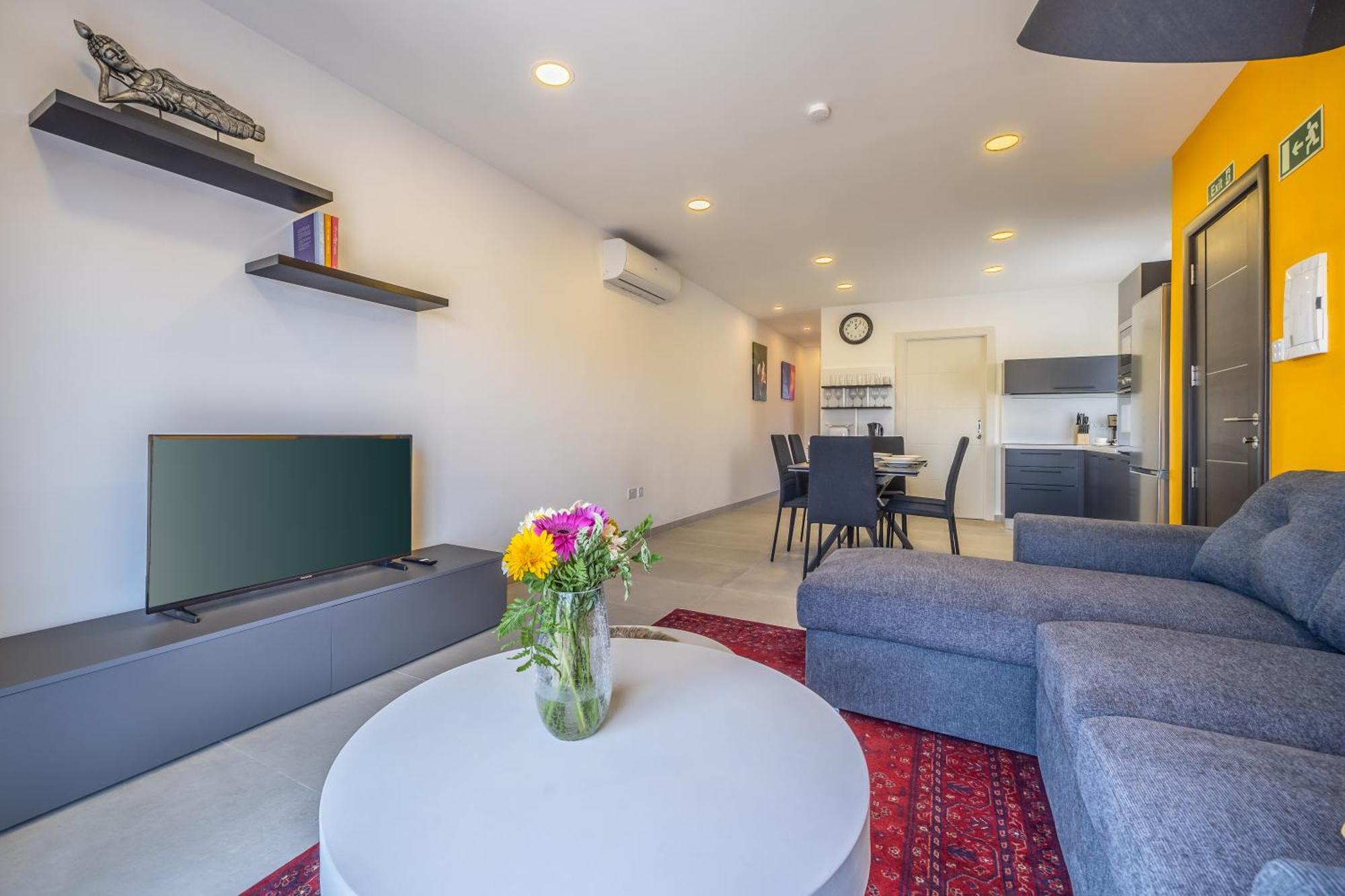 Sleek & Stylish 2Br Accommodation With Large Private Terrace - Close To Saint Julian'S & Tigne Shopping Mall Sliema Exterior foto
